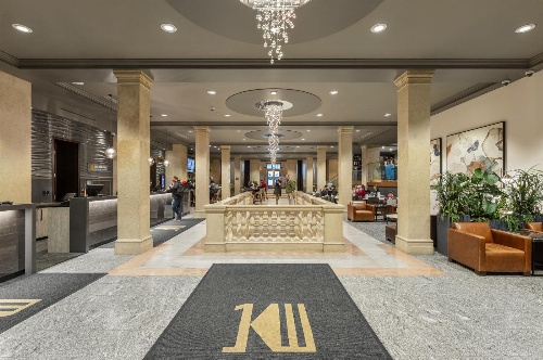 One King West Hotel And Residence image 4